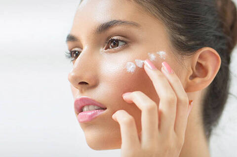 XL-PROTECT: Anthelios protection against UV plus urban aggressors