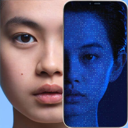 Split image of a young woman’s face next to its digital analysis on a smartphone screen, highlighting skin details with a blue pixelated effect.