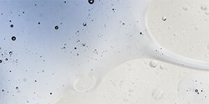 Niacinamide - Retient 1000 fois son poids en eau pour repulper la peau